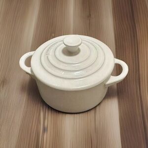 Le Creuset Mini Stoneware Cocotte w/ Lid-Petite Ramekin, Dutch Oven-8oz-White